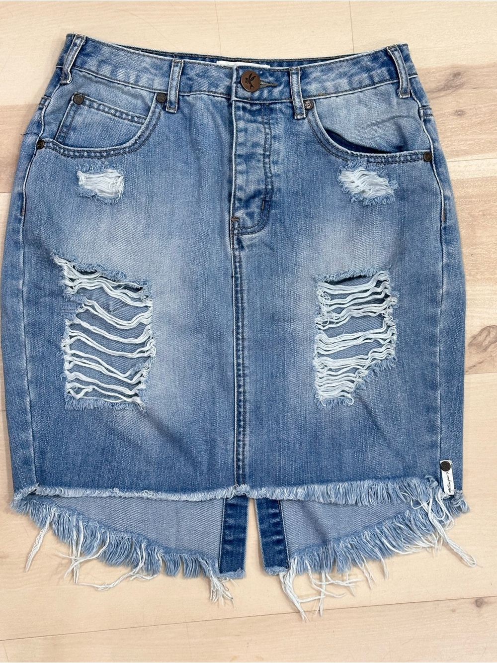 One Teaspoon 2020 MIGH WAIST/ LONG RISE SUPER FITTED MID LEIGTH Sz 29 frayed - Picture 3 of 15